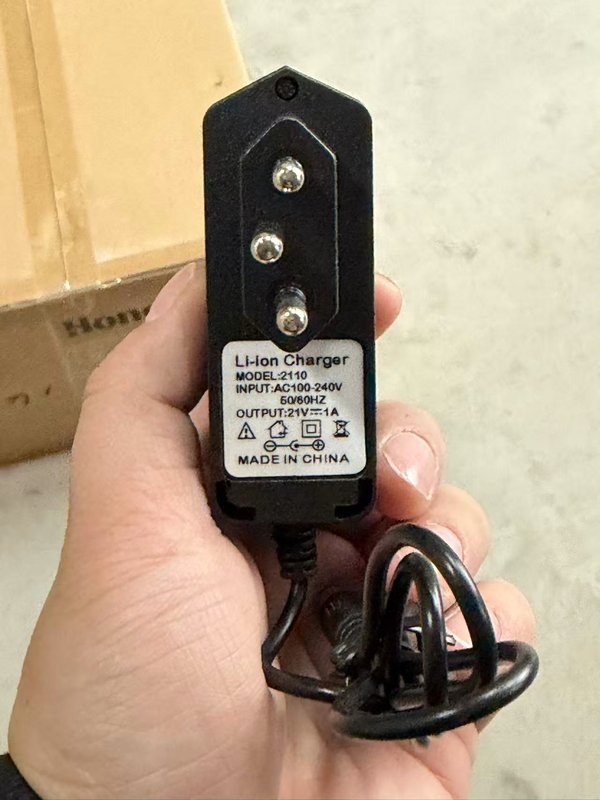 Li-Ion Battery Charger 21V 1A EU Plug
